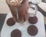 A picture of step 6 of Oreo milkshake.