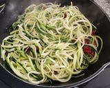 Foto del paso 4 de la receta: Espaguetis de calabacín con salsa de aguacate y ricotta