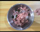 Foto langkah ke 3 dari resep Breakfast Rice Tuna Eggs Muffin.