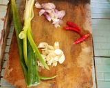 Foto langkah ke 1 dari resep Sayur Bening Toge Tahu.