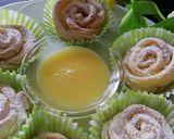 Foto del passaggio 6 della ricetta Dolci di sfoglia al limone a forma di rosa con lemon curd