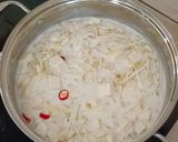 Gambar langkah 2 resipi Taugeh Masak Lemak Putih.