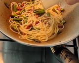 Foto del paso 5 de la receta: Spaghetti carbonara con espárrago verde