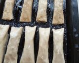 A picture of step 11 of Crunchy chicken filo cigars.