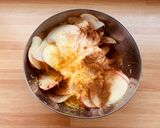 Foto del passaggio 1 della ricetta Torta di Mele Fondente senza impasto 🍎