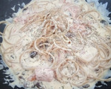 Foto del paso 5 de la receta: Espaguetis Integrales con Salmón Ahumado y Pasas en Salsa de Salmón y Ostras