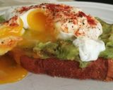 Foto langkah ke 5 dari resep Avocado Egg Toast.