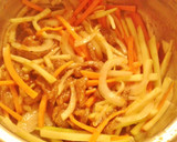 Foto del paso 8 de la receta: Chop suey de ternera y langostinos con noodles de arroz