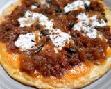 Foto del paso 5 de la receta: Tortilla vaga de boloñesa, ricotta y cebolla caramelizada