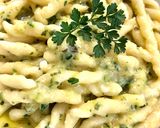 Foto del passaggio 5 della ricetta Trofie con zucchine e acciughe