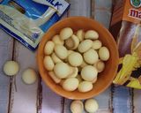 Foto langkah ke 6 dari resep Tamago Boro - Egg Biscuit.