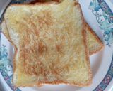 Foto langkah ke 1 dari resep Simple Egg Sandwich.