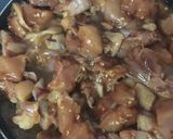 Hình bước làm 1 của món Gà kho củ quả cay