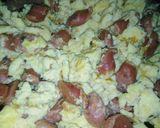 Foto del paso 2 de la receta: Huevos revueltos con cebolla y salchichas