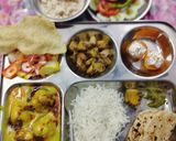 पूर्वी यूपी की प्रसिद्ध थाली मूंग की दाल की कढ़ी (मूंगोड़ी)चावल,जीरा आलू,कचरी,पापड़,चटनी, अचार रोटी साथ में बेसन के लड्डू रेसिपी चरण 20 फोटो