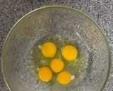 Foto del passaggio 2 della ricetta Ciambellone di Mele con Banana e Noci