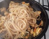 Foto del paso 3 de la receta: Spaghetti con pollo salteado