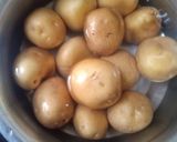 A picture of step 1 of Schezwan sauce baby potatoes.