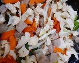 Foto langkah ke 2 dari resep Tumis campursari (kembang kol,wortel,bakso,pokcoy).
