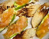 Foto del paso 2 de la receta: Croissant de salmón marinado casero con aguacate