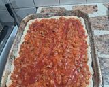 Foto del paso 8 de la receta: Pizza mega crocante con queso mozzarella y paleta,aceitunas