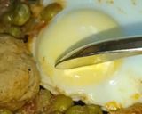 Une image de l'étape 5 de Tajine petit pois, boules de dinde et œufs.