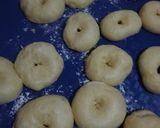 Foto langkah ke 4 dari resep Donat simpel.