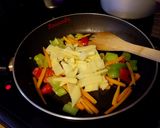 Φωτογραφία βήματος 3 της συνταγής Noodles με  λαχανικά και κοτόπουλο💞