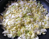 Foto del paso 2 de la receta Quiche de salmón, puerros y queso crema