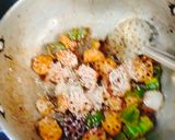 A picture of step 5 of CHINESE LOTUS ROOT STIR FRY (Lotus stem stir fry).