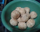 Foto langkah ke 5 dari resep Onde onde keju dan kacang hijau.