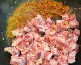 รูปขั้นตอนการทำที่ 2 ของ หมูสามชั้นผัดสะตอกะปิ