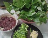 Hình bước làm 1 của món Thịt bò xào rau càng cua :