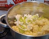 A picture of step 4 of Cauliflower, Apple, and Leek Cream Soup.