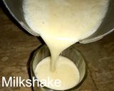 A picture of step 3 of Banana and dates milkshake.