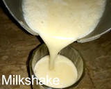 A picture of step 3 of Banana and dates milkshake.