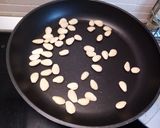 Foto del passaggio 2 della ricetta Pollo alle mandorle