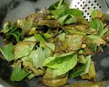 A picture of step 3 of Gongura Red Chili Chutney.