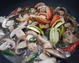 Foto langkah ke 5 dari resep TUMIS JAMUR KANCING CABE HIJAU (Jamur Champignon).