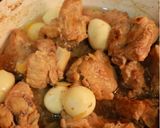 Hình bước làm 4 của món Sườn non kho trứng cút