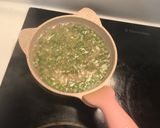 Hình bước làm 1 của món Soup đậu hà lan ức gà xé hạt sen
