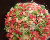 Une image de l'étape 3 de Nouilles chinoises au poulet et aux légumes.