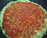 Foto del paso 3 de la receta: Pizza calabacín y salmón con base de brócoli en sartén