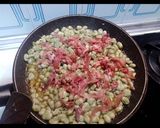 Foto del paso 2 de la receta: Habitas con jamón y huevo poché