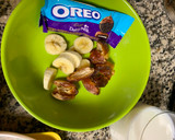 A picture of step 1 of Dates Banana and Oreo Shake.