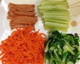 Hình bước làm 2 của món Kimpap mini 😝 (꼬마김밥)