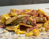 Foto del paso 4 de la receta: Tortitas con huevos revueltos y bacon