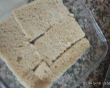 A picture of step 2 of Bread and daal instant piza.