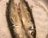 Foto del passaggio 2 della ricetta Cefali sul sale