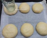 Foto langkah ke 4 dari resep Strawberry Cream Cheese Crumble Bread.